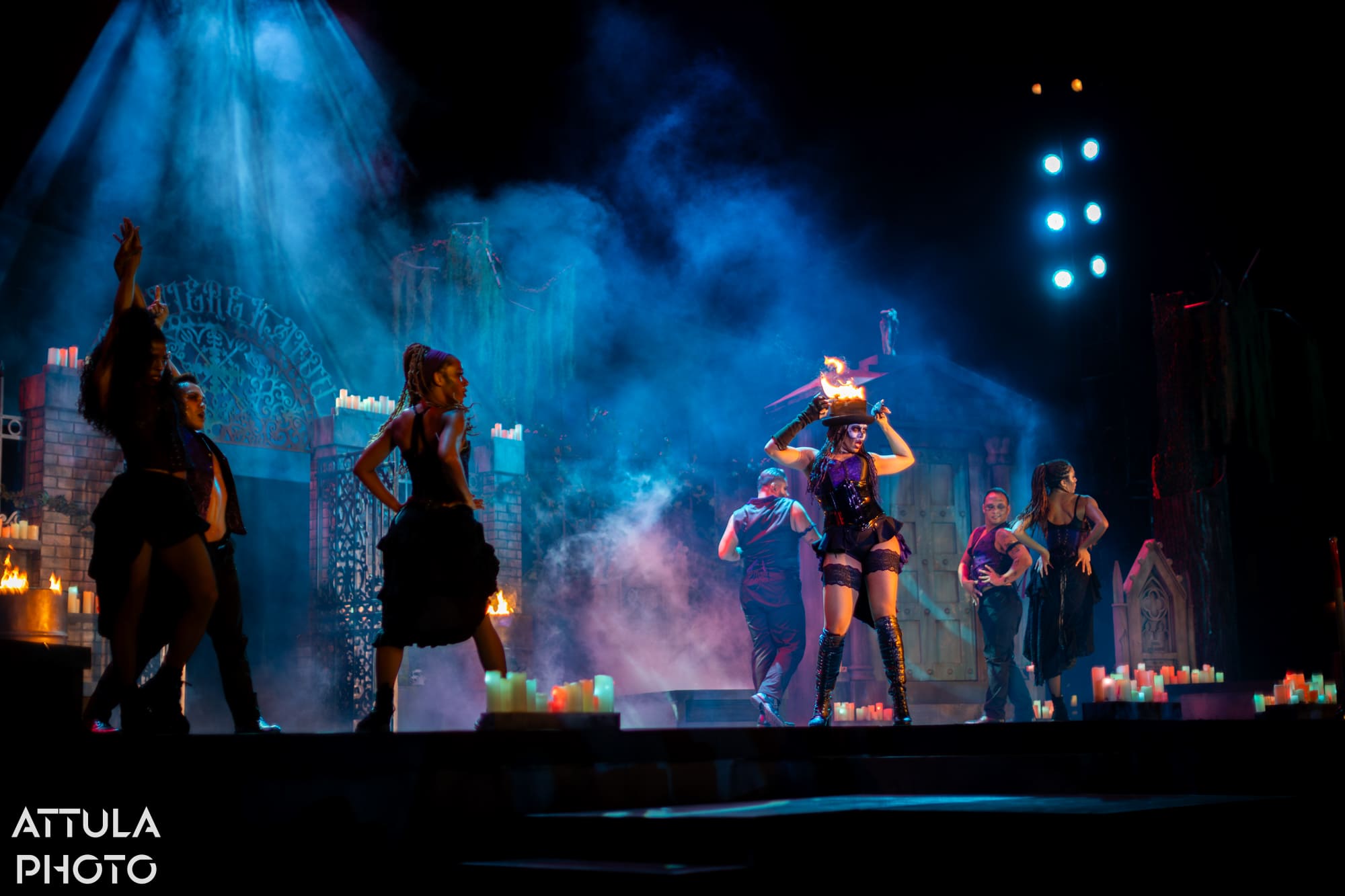 The full company on the Calico Mine Stage — Voodoo: Bayou's Edge, Knott's Scary Farm 2026